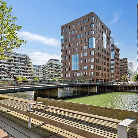 Private Seaview - 2 Balconies, 11th Floor, Elevator, Friendly Lively Area Apartment *