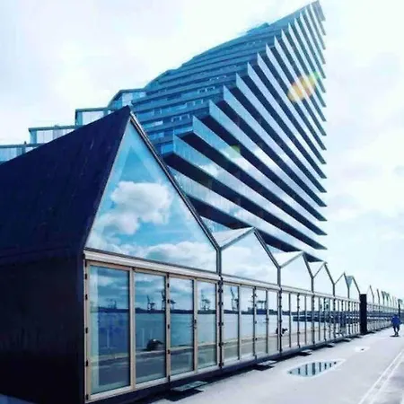 Apartment Private Seaview - 2 Balconies, 11th Floor, Elevator, Friendly Lively Area *