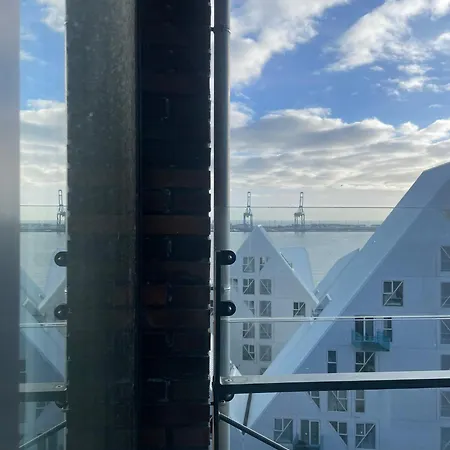 Private Seaview - 2 Balconies, 11th Floor, Elevator, Friendly Lively Area