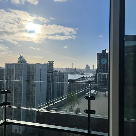 Apartment Private Seaview - 2 Balconies, 11th Floor, Elevator, Friendly Lively Area *