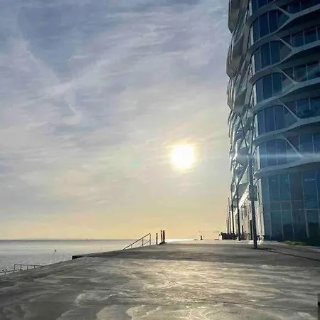 Private Seaview - 2 Balconies, 11th Floor, Elevator, Friendly Lively Area Apartment *