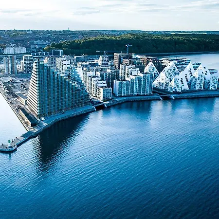 Private Seaview - 2 Balconies, 11th Floor, Elevator, Friendly Lively Area Apartment Aarhus