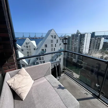 דירה Private Seaview - 2 Balconies, 11th Floor, Elevator, Friendly Lively Area אורהוס